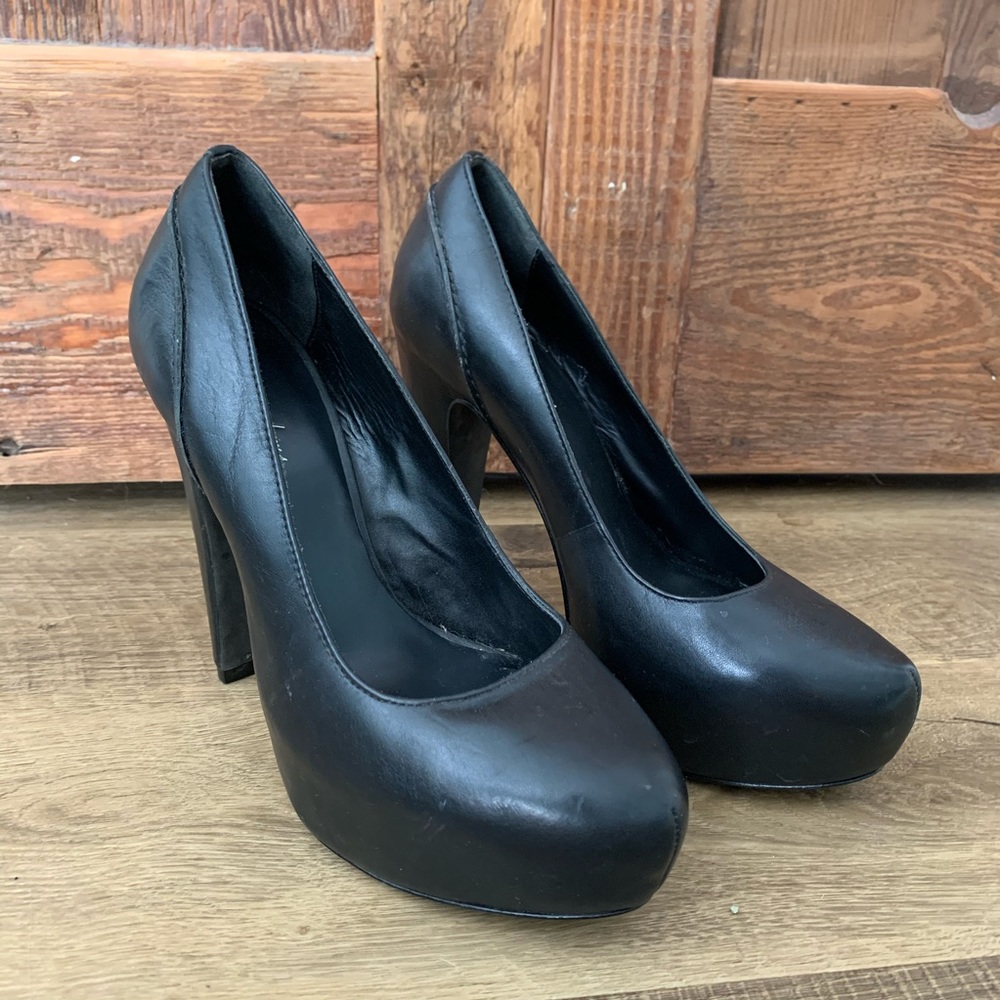 Elizabeth and James Black Platform Heels 8.5